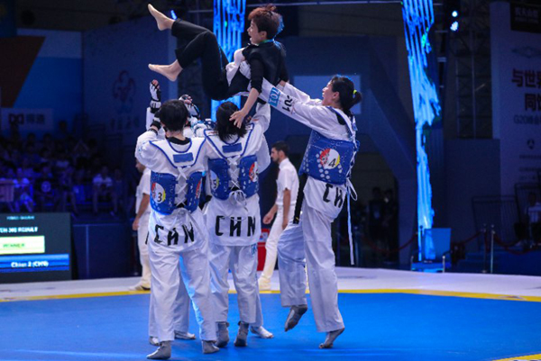 首屆世界跆拳道團體世界杯錦標賽收官<BR>中國女隊包攬冠亞軍，奧運項目“無錫制造”開始征程