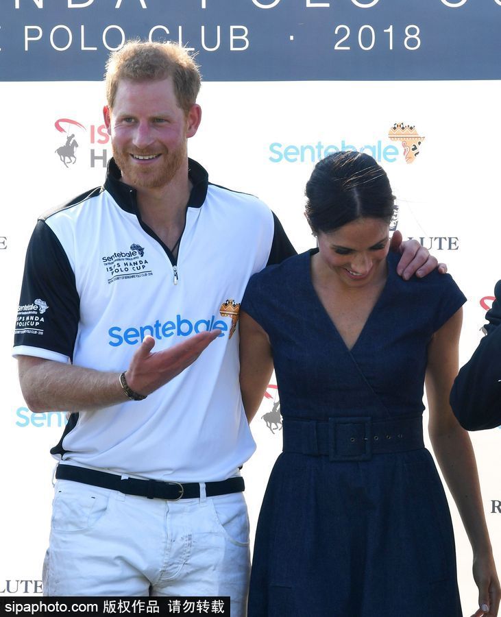 英國(guó)哈里王子攜梅根王妃出席活動(dòng) 親密無(wú)間大秀恩愛(ài)