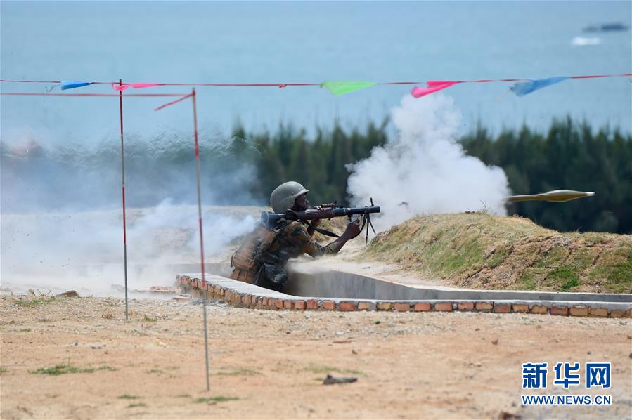 中國參賽隊(duì)獲“國際軍事比賽－2018”海上登陸賽求生賽團(tuán)體第一
