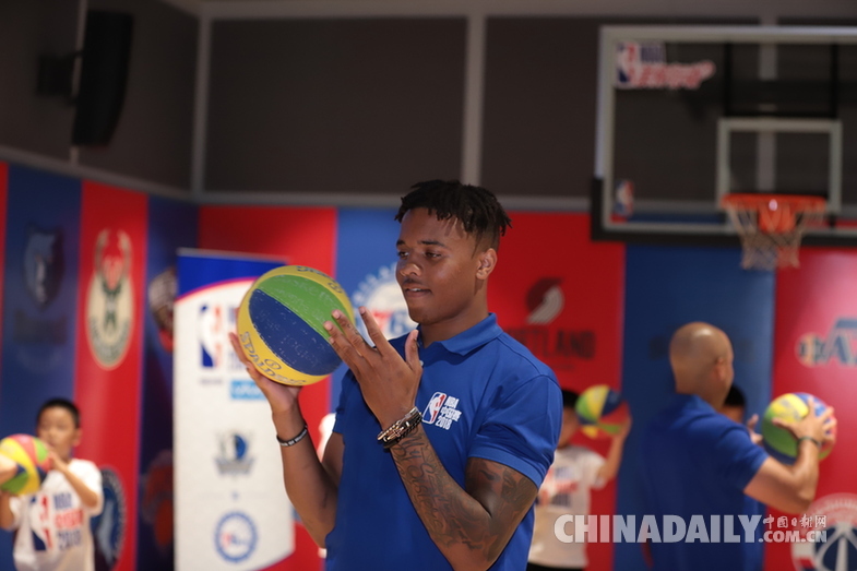 NBA中國(guó)賽腳步臨近，2017 NBA選秀狀元富爾茨現(xiàn)身上海