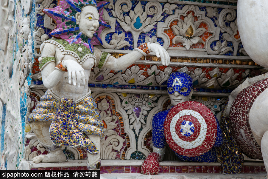 泰國曼谷一廟宇驚現超人、皮卡丘等動漫雕像 跨界裝飾創意無窮！