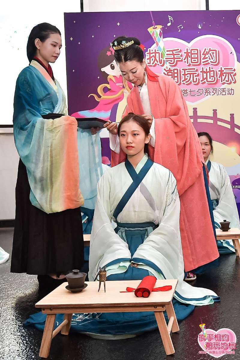 廣州地標“小蠻腰”“七夕”見證浪漫