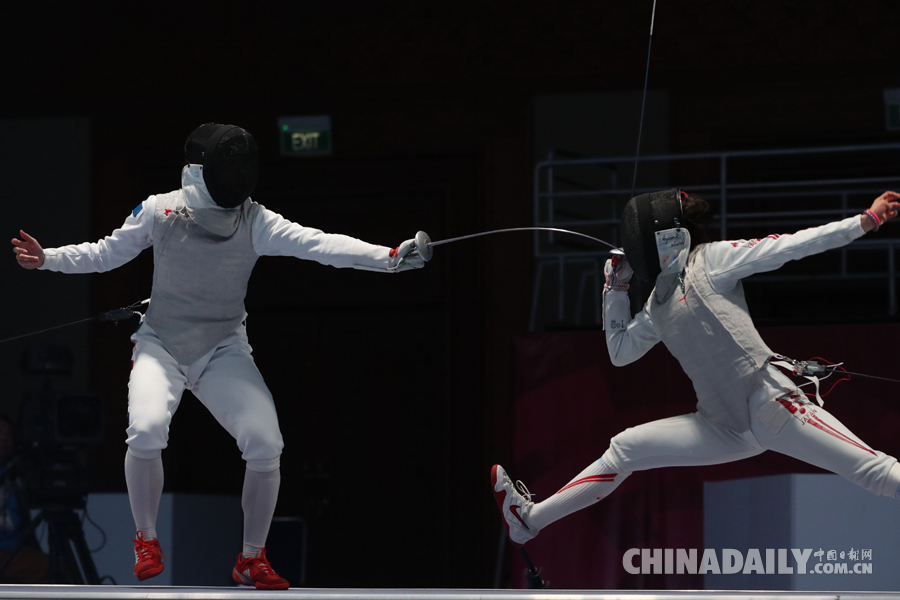 中國(guó)隊(duì)獲得亞運(yùn)會(huì)女子花劍團(tuán)體亞軍