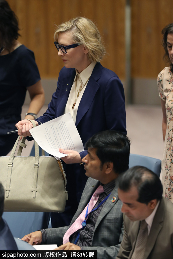 大魔王氣場超強(qiáng)！好萊塢女星凱特·布蘭切特現(xiàn)身聯(lián)合國會(huì)議