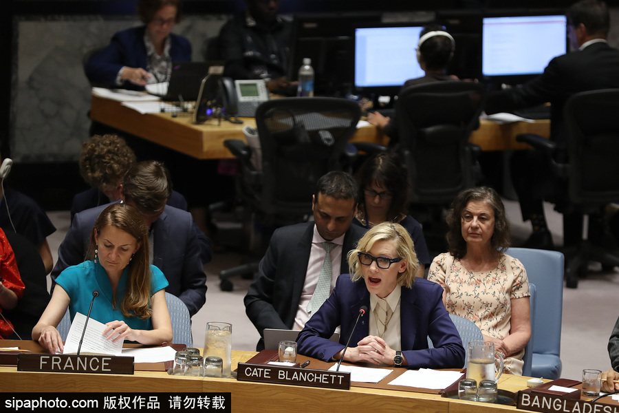 大魔王氣場(chǎng)超強(qiáng)！好萊塢女星凱特·布蘭切特現(xiàn)身聯(lián)合國(guó)會(huì)議