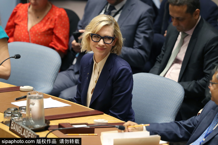 大魔王氣場(chǎng)超強(qiáng)！好萊塢女星凱特·布蘭切特現(xiàn)身聯(lián)合國(guó)會(huì)議