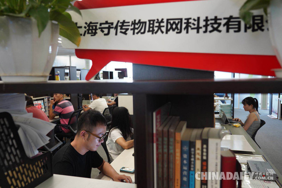 【壯闊東方潮 奮進新時代】如果在這里辦公，格子間對面的可能不是其他同事而是其他公司