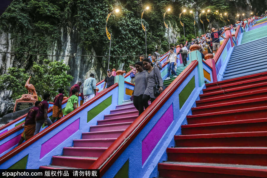 又一“網紅”拍照打卡處！馬來西亞吉隆坡彩虹樓梯成地標性景點