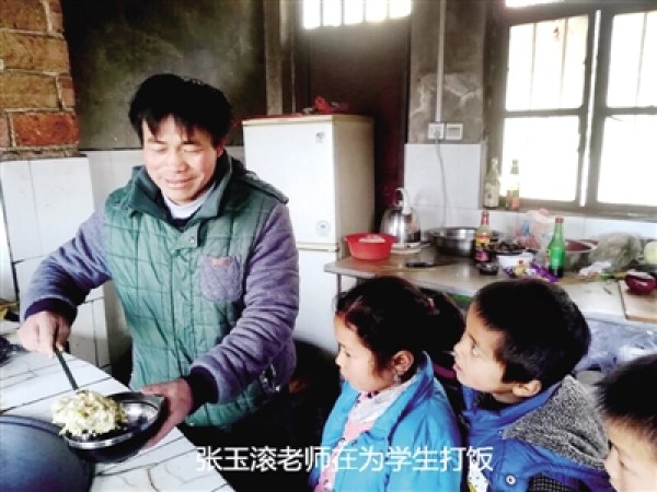 河南大山里的“釘子戶”：堅守17年，扛起數百名山里娃的“求學夢”