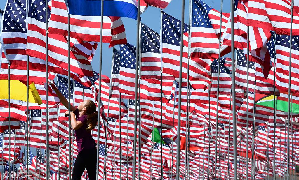 美國大學(xué)樹起2997面國旗 悼念“9·11”恐怖襲擊遇難者