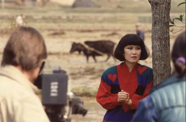 上世紀(jì)末的“國(guó)民女神”什么樣？外媒贊她“用一支支口紅改變中國(guó)形象”丨40年40人