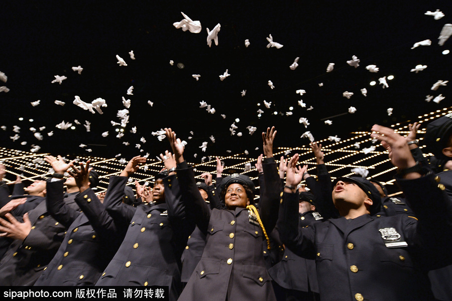 美國紐約：青春洋溢朝氣十足！紐約市警察學院畢業典禮盛大舉行