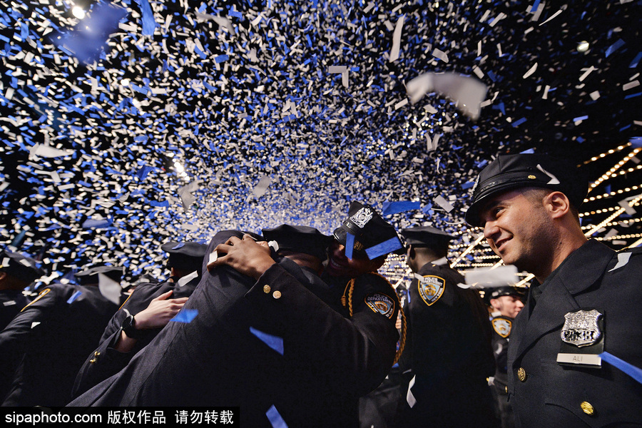 美國紐約：青春洋溢朝氣十足！紐約市警察學院畢業典禮盛大舉行