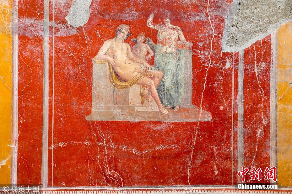 意大利龐貝古城精美壁畫遺跡出土 工作人員展開修復