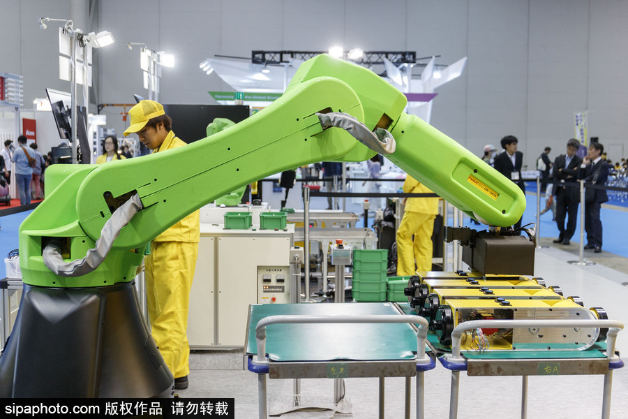 “阿童木”外形機器人吸引眼球！2018年世界機器人峰會在東京舉行