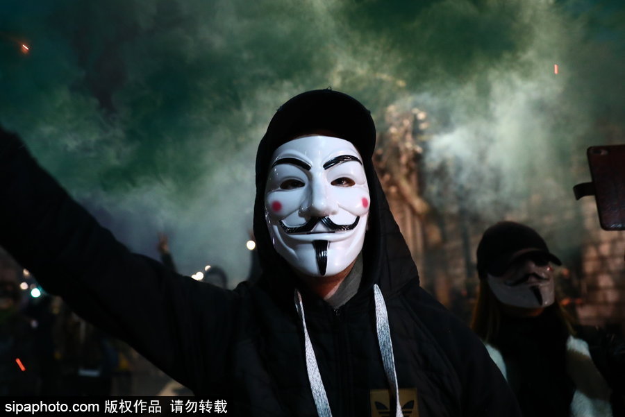 英國：蓋伊·福克斯之魂再度燃燒！百萬面具游行在倫敦舉行