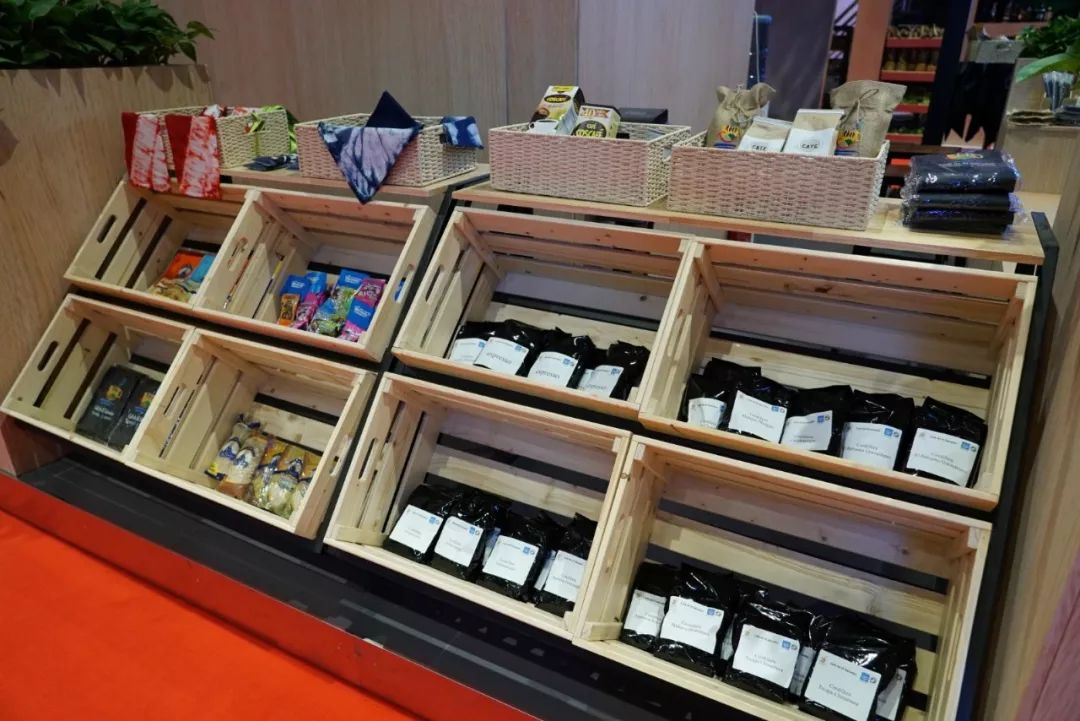 時政新聞眼｜開幕式結束后，習近平“巡館”看了些什么？