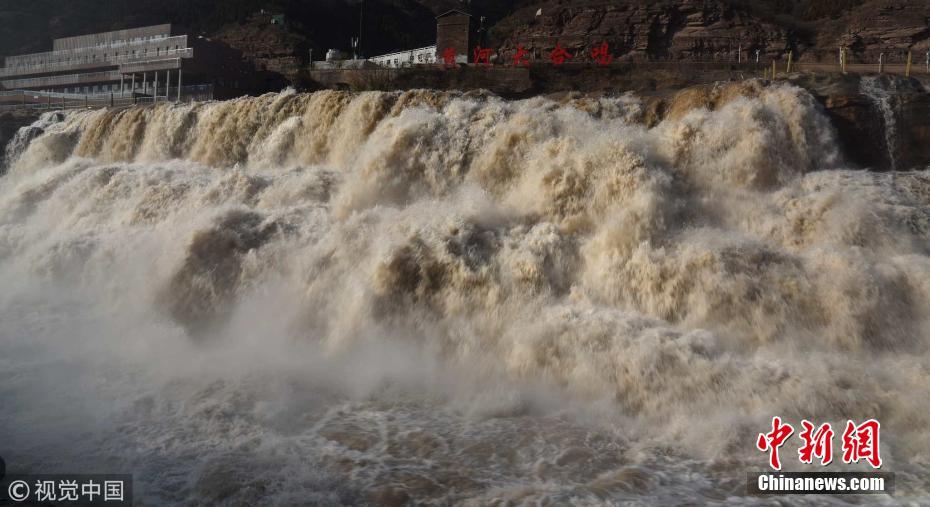 山西臨汾黃河壺口瀑布彩虹高掛