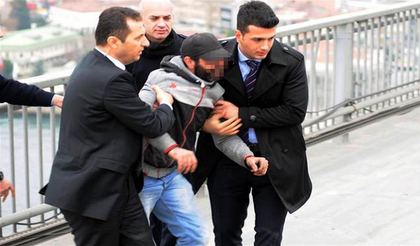 土耳其男子欲跳橋自殺 總統碰巧經過將其勸下