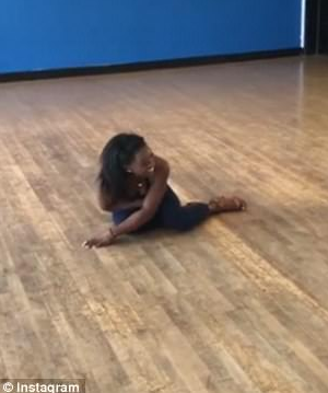 看著都疼！奧運冠軍“腳滑”劈叉痛到叫出來