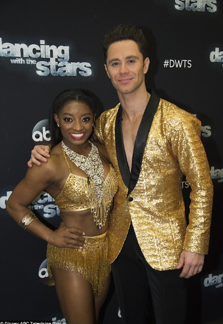 看著都疼！奧運(yùn)冠軍“腳滑”劈叉痛到叫出來