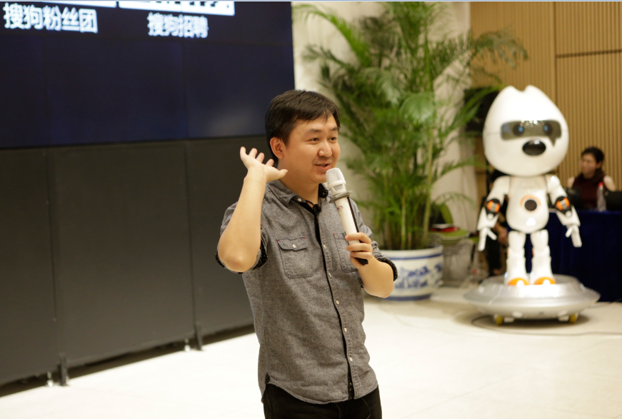 這家公司為了校招真是拼了：CEO現場freestyle滑板鞋，還請來機器