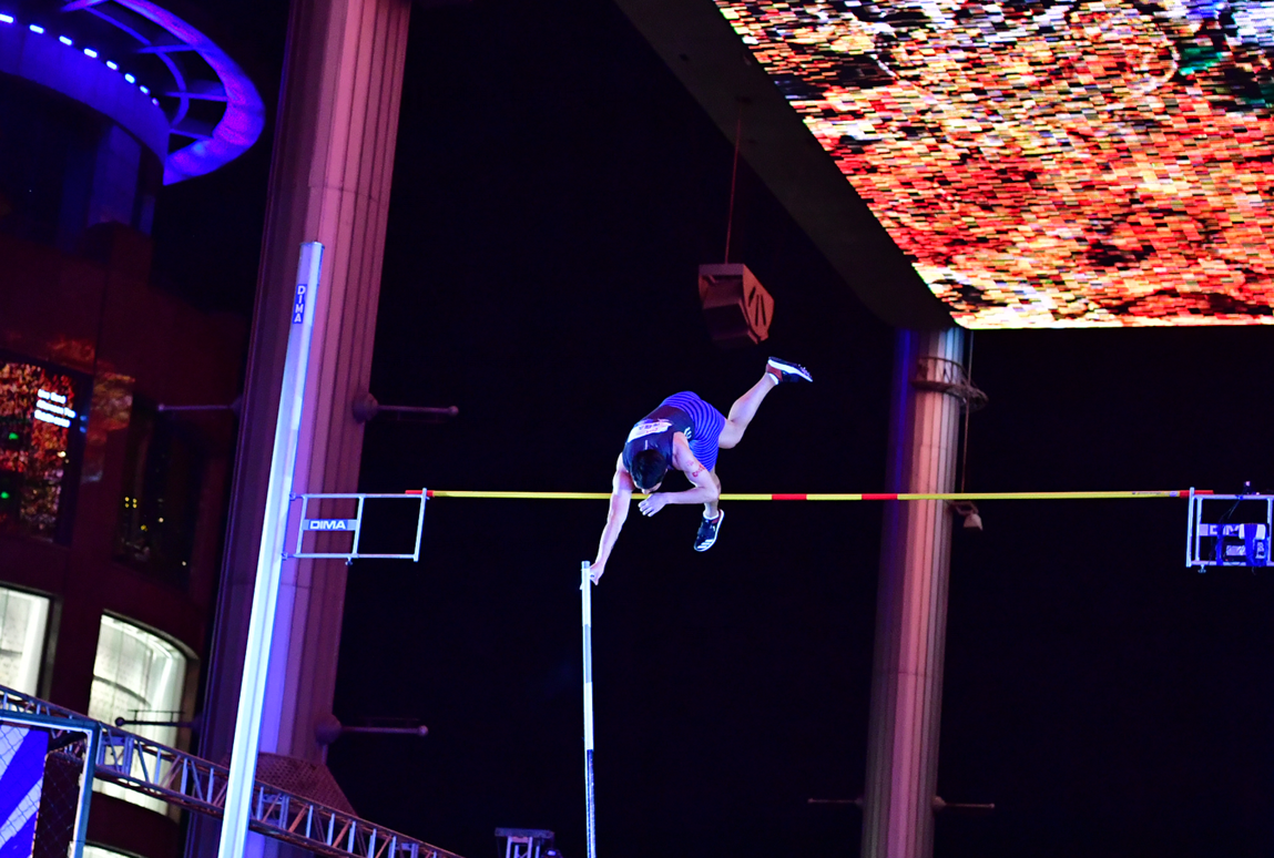 街頭田徑四度亮相世貿(mào)天階 張偉5米70破賽會紀(jì)錄奪冠