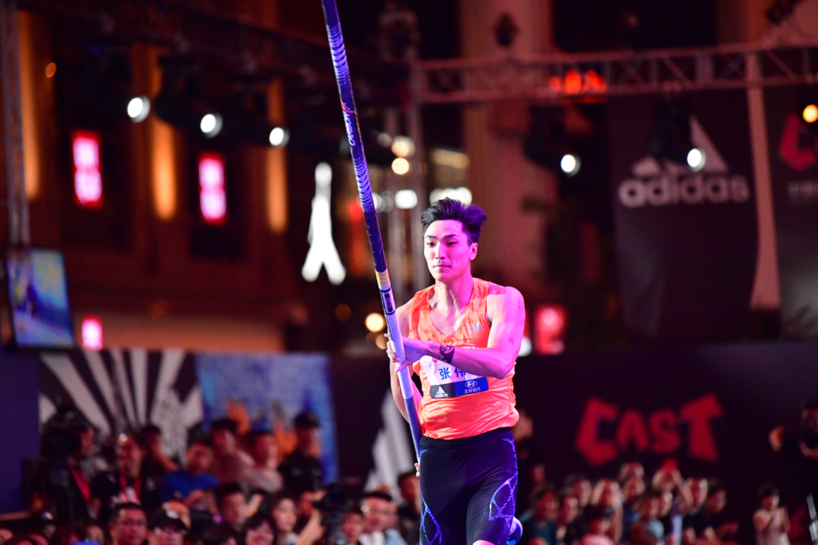 街頭田徑四度亮相世貿(mào)天階 張偉5米70破賽會紀(jì)錄奪冠