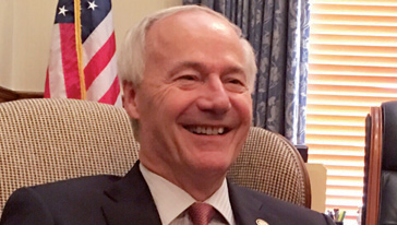 多位美國州長相聚新墨西哥州 呼吁美國不應“閉關鎖國” 中美應盡快解決貿易爭端