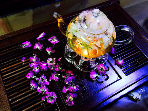 【網(wǎng)絡(luò)媒體“走轉(zhuǎn)改”】四川小金縣：風(fēng)雨彩虹長征路 鏗鏘玫瑰助扶貧