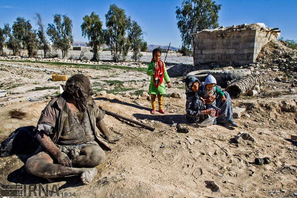 男子60年不洗澡 活生生的變成了一尊雕塑